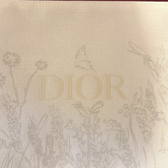 Dior Floral-Embossed Large Cosmetic
2024 Mother's Day Pouch, Limited Edition - Picture 6 of 9